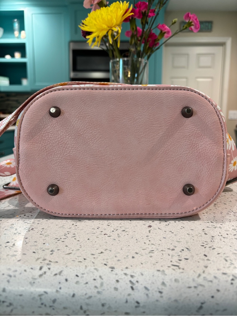 LOWEST Wrangler Blush Pink Daisy Crossbody Bag - Picture 7 of 8